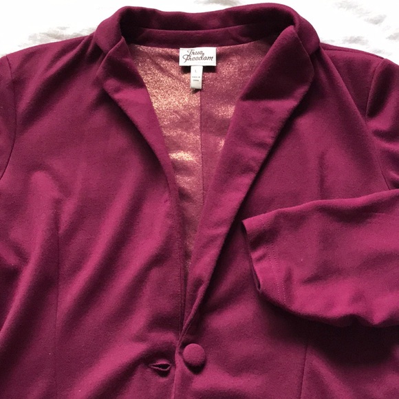Soft Maroon Blazer w/ Scrunched Sleeves - Picture 3 of 7